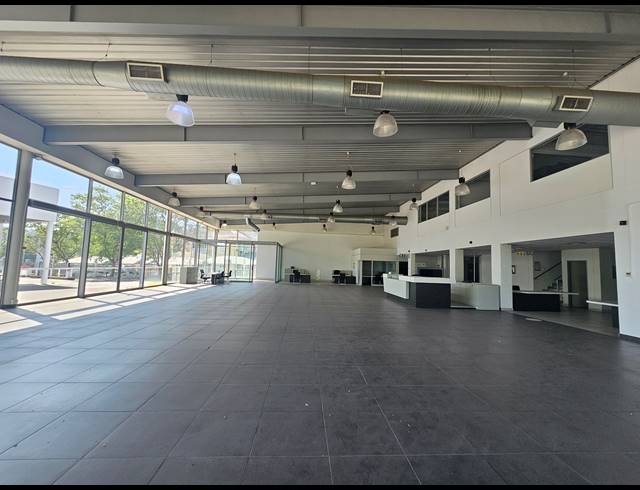 4,695M² SHOWROOM TO LET IN BRUMA